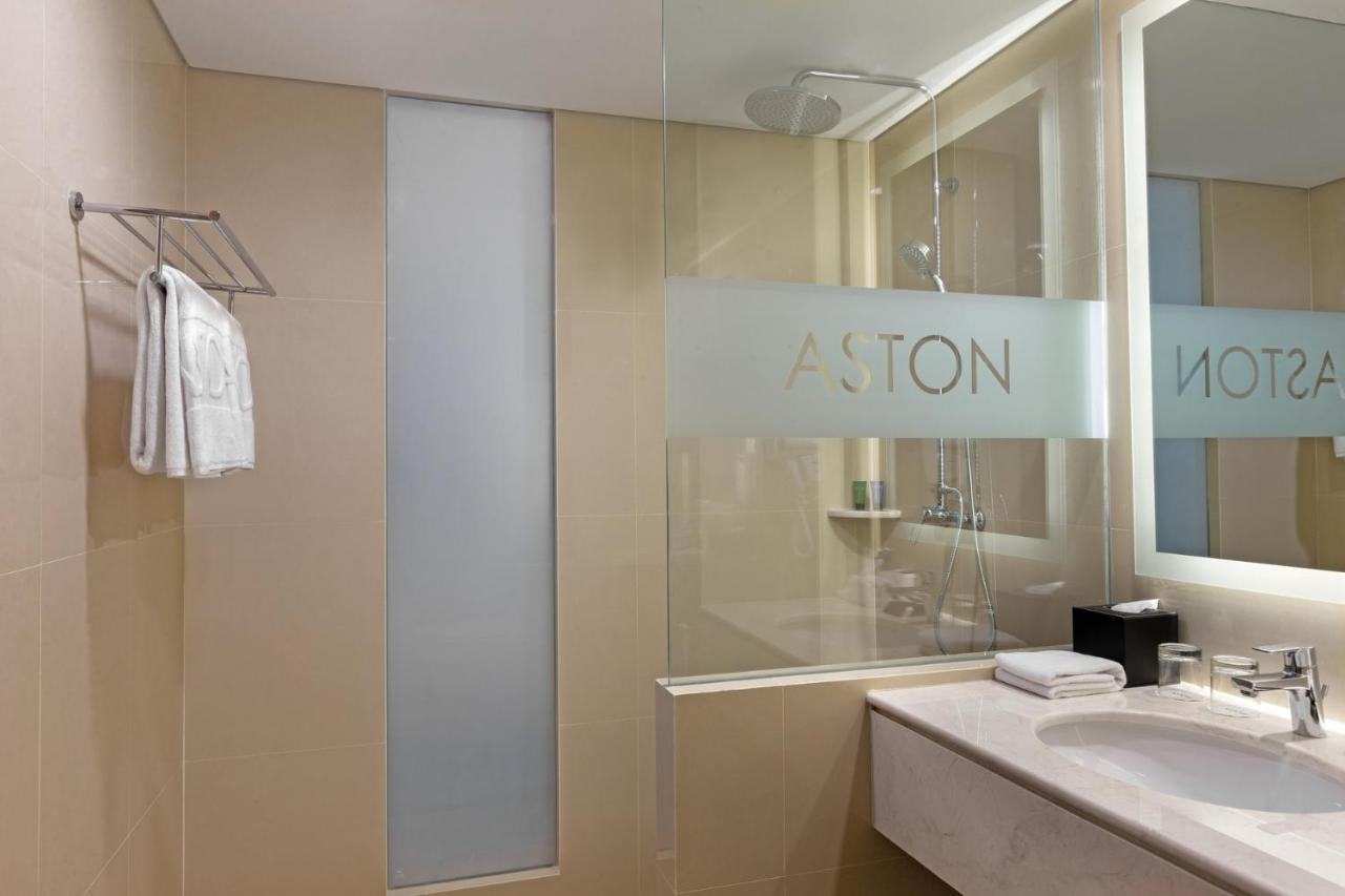Aston Gresik Hotel & Conference Center Exteriör bild
