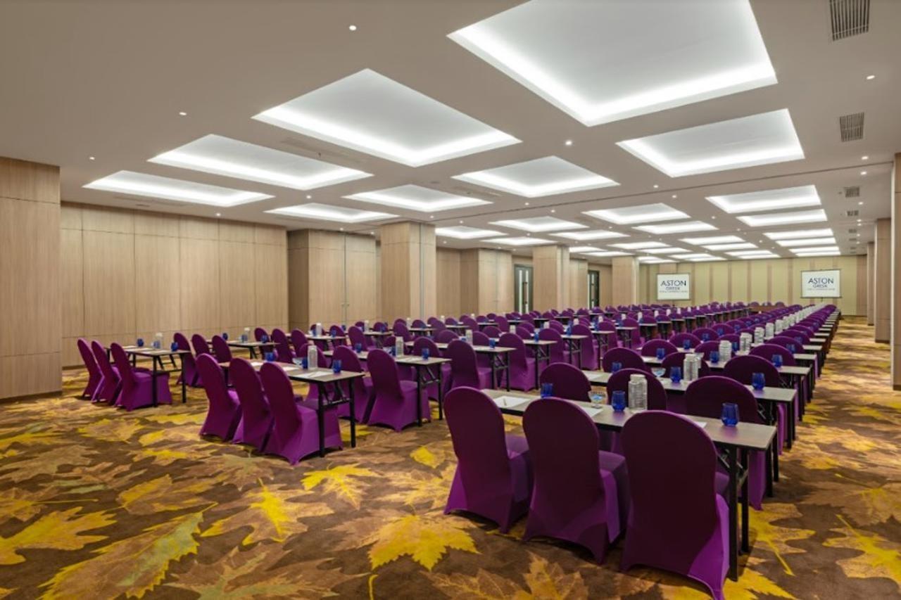 Aston Gresik Hotel & Conference Center Exteriör bild