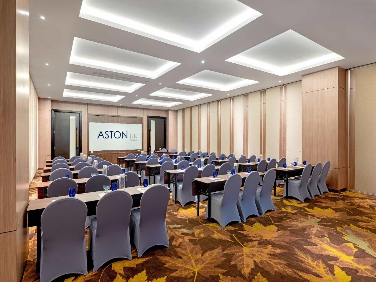 Aston Gresik Hotel & Conference Center Exteriör bild